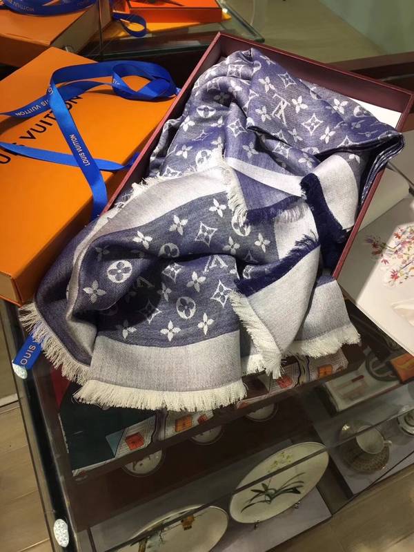 Louis Vuitton Scarf LVC00597